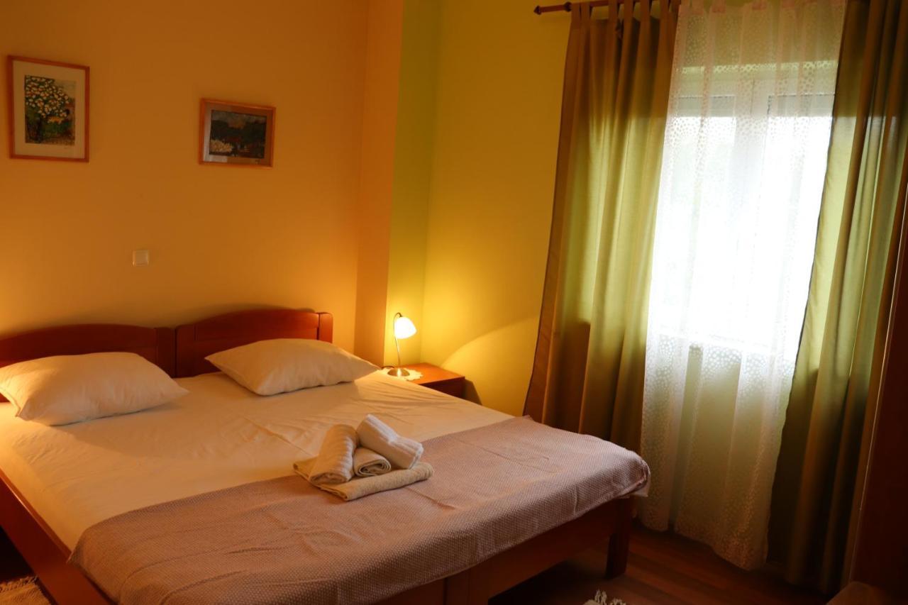 Apartments Vesna Banjol Esterno foto